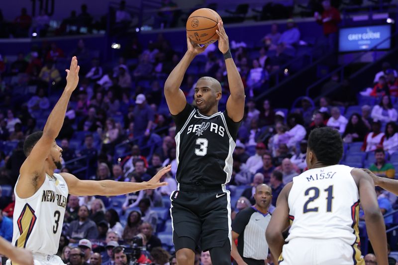 NEW ORLEANS, LOUISIANA - FEBRUARY 25: Chris Paul #3 of the San Antonio Spurs passes the ball as CJ McCollum #3 and Yves Missi #21 of the New Orleans Pelicans defend during the second half at Smoothie King Center on February 25, 2025 in New Orleans, Louisiana. NOTE TO USER: User expressly acknowledges and agrees that, by downloading and or using this Photograph, user is consenting to the terms and conditions of the Getty Images License Agreement. (Photo by Jonathan Bachman/Getty Images)