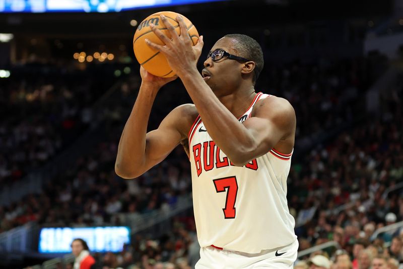 MILWAUKEE, WISCONSIN - OCTOBER 25: Jalen Smith #7 of the Chicago Bulls takes a three point shot during the first half of a game against the Milwaukee Bucks at Fiserv Forum on October 25, 2024 in Milwaukee, Wisconsin. NOTE TO USER: User expressly acknowledges and agrees that, by downloading and or using this photograph, User is consenting to the terms and conditions of the Getty Images License Agreement. (Photo by Stacy Revere/Getty Images)