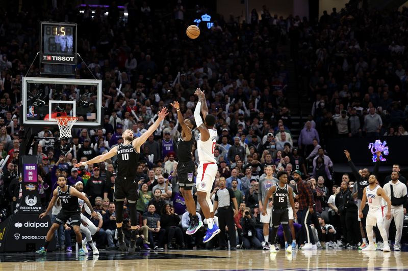 SACRAMENTO, CALIFORNIA - MARCH 03: Paul George #13 of the LA Clippers attempts a last second shot over De'Aaron Fox #5 and Domantas Sabonis #10 of the Sacramento Kings at Golden 1 Center on March 03, 2023 in Sacramento, California. George missed the shot and the Kings won the game.  NOTE TO USER: User expressly acknowledges and agrees that, by downloading and or using this photograph, User is consenting to the terms and conditions of the Getty Images License Agreement.   (Photo by Ezra Shaw/Getty Images)