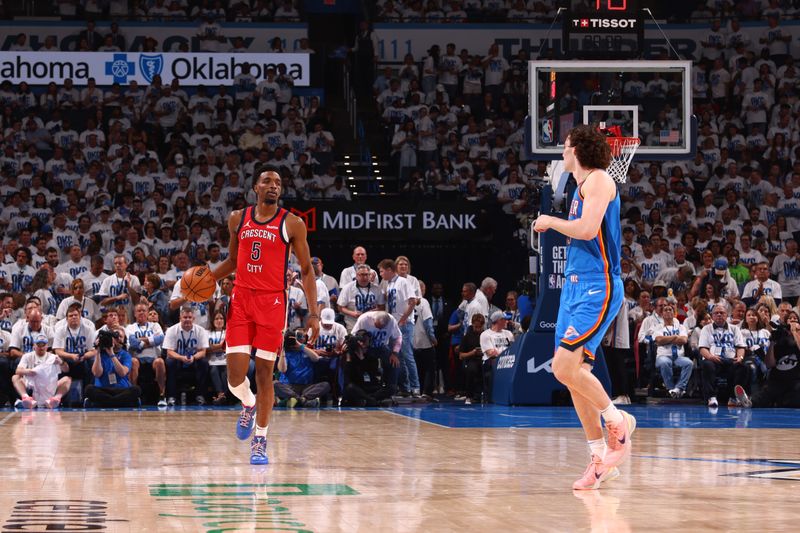 OKLAHOMA CITY, OK - APRIL 24: Herb Jones #5 of the New Orleans Pelicans dribbles the ball during the game against the Oklahoma City Thunder during Round 1 Game 2 of the 2024 NBA Playoffs on April 24, 2024 at Paycom Arena in Oklahoma City, Oklahoma. NOTE TO USER: User expressly acknowledges and agrees that, by downloading and or using this photograph, User is consenting to the terms and conditions of the Getty Images License Agreement. Mandatory Copyright Notice: Copyright 2024 NBAE (Photo by Zach Beeker/NBAE via Getty Images)