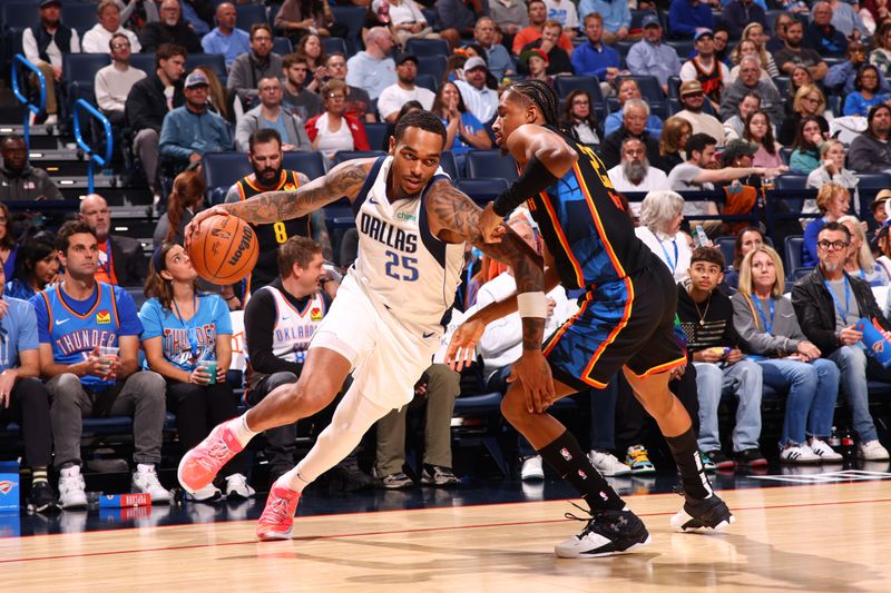 OKLAHOMA CITY, OK - NOVEMBER 17: P.J Washington #25 of the Dallas Mavericks drives to the basket during the game against the Oklahoma City Thunder on November 17, 2024 at Paycom Center in Oklahoma City, Oklahoma. NOTE TO USER: User expressly acknowledges and agrees that, by downloading and or using this photograph, User is consenting to the terms and conditions of the Getty Images License Agreement. Mandatory Copyright Notice: Copyright 2024 NBAE (Photo by Zach Beeker/NBAE via Getty Images)