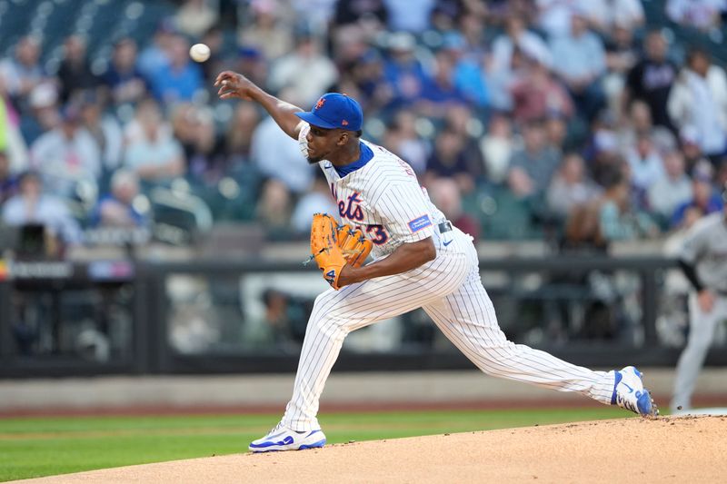 Apr 30, 2025; New York City, New York, USA; New York Mets pitcher Huascar Brazoban (43) delivers a pitch against the Arizona Diamondbacks during the first inning at Citi Field. Mandatory Credit: Gregory Fisher-Imagn Images