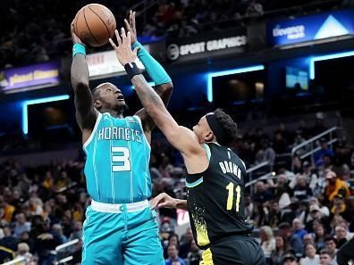 INDIANAPOLIS, INDIANA - DECEMBER 20: Terry Rozier #3 of the Charlotte Hornets attempts a shot while being guarded by Bruce Brown #11 of the Indiana Pacers in the third quarter at Gainbridge Fieldhouse on December 20, 2023 in Indianapolis, Indiana. NOTE TO USER: User expressly acknowledges and agrees that, by downloading and or using this photograph, User is consenting to the terms and conditions of the Getty Images License Agreement. (Photo by Dylan Buell/Getty Images)