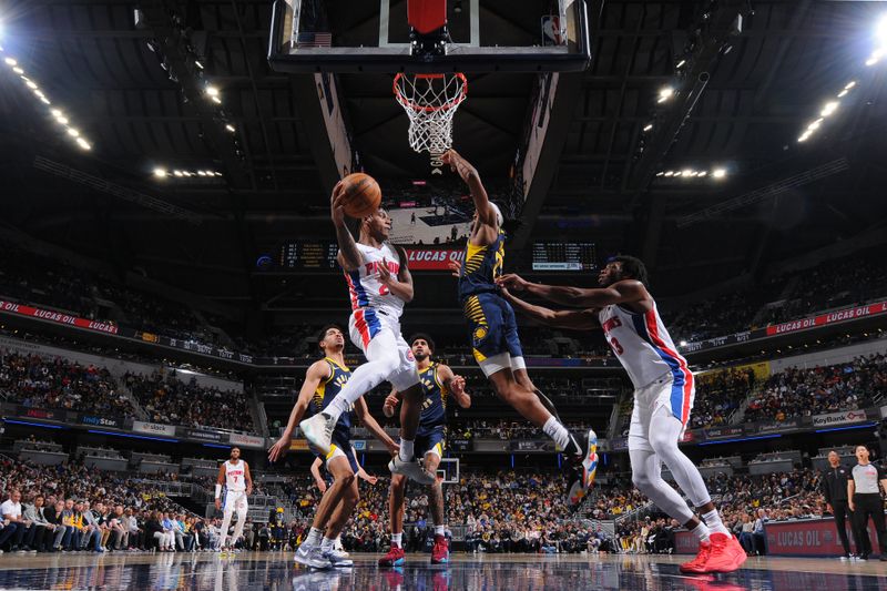 INDIANAPOLIS, IN - FEBRUARY 22:  Marcus Sasser #25 of the Detroit Pistons passes the ball during the game on February 22, 2024 at Gainbridge Fieldhouse in Indianapolis, Indiana. NOTE TO USER: User expressly acknowledges and agrees that, by downloading and or using this Photograph, user is consenting to the terms and conditions of the Getty Images License Agreement. Mandatory Copyright Notice: Copyright 2024 NBAE (Photo by Ron Hoskins/NBAE via Getty Images)