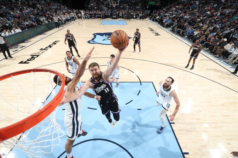 MEMPHIS, TN - DECEMBER 5: Domantas Sabonis #11 of the Sacramento Kings drives to the basket during the game against the Memphis Grizzlies on December 5, 2024 at FedExForum in Memphis, Tennessee. NOTE TO USER: User expressly acknowledges and agrees that, by downloading and or using this photograph, User is consenting to the terms and conditions of the Getty Images License Agreement. Mandatory Copyright Notice: Copyright 2024 NBAE (Photo by Joe Murphy/NBAE via Getty Images)