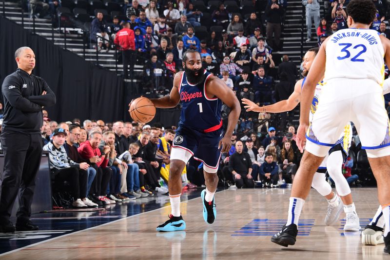 INGLEWOOD, CA - NOVEMBER 18: James Harden #1 of the LA Clippers dribbles the ball during the game against the Golden State Warriors on November 18, 2024 at Intuit Dome in Los Angeles, California. NOTE TO USER: User expressly acknowledges and agrees that, by downloading and/or using this Photograph, user is consenting to the terms and conditions of the Getty Images License Agreement. Mandatory Copyright Notice: Copyright 2024 NBAE (Photo by Adam Pantozzi/NBAE via Getty Images)