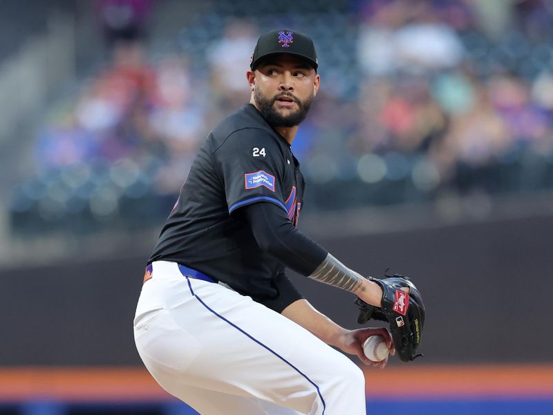 Aug 16, 2024; New York City, New York, USA; New York Mets starting pitcher Sean Manaea (59) pitches against the Miami Marlins during the first inning at Citi Field. Mandatory Credit: Brad Penner-USA TODAY Sports