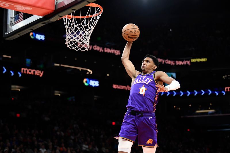 PHOENIX, ARIZONA - JANUARY 11: Ryan Dunn #0 of the Phoenix Suns goes for the slam dunk during the first half of the NBA game against the Utah Jazz at Footprint Center on January 11, 2025 in Phoenix, Arizona. NOTE TO USER: User expressly acknowledges and agrees that, by downloading and or using this photograph, User is consenting to the terms and conditions of the Getty Images License Agreement. (Photo by Kelsey Grant/Getty Images)