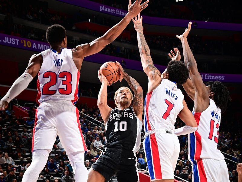 DETROIT, MI - JANUARY 10: Jeremy Sochan #10 of the San Antonio Spurs drives to the basket during the game against the Detroit Pistons on January 10, 2024 at Little Caesars Arena in Detroit, Michigan. NOTE TO USER: User expressly acknowledges and agrees that, by downloading and/or using this photograph, User is consenting to the terms and conditions of the Getty Images License Agreement. Mandatory Copyright Notice: Copyright 2024 NBAE (Photo by Chris Schwegler/NBAE via Getty Images)