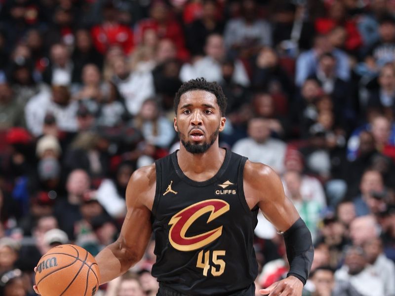 CHICAGO, IL - MARCH 4: Donovan Mitchell #45 of the Cleveland Cavaliers dribbles the ball during the game against the Chicago Bulls on March 4, 2025 at United Center in Chicago, Illinois. NOTE TO USER: User expressly acknowledges and agrees that, by downloading and or using this photograph, User is consenting to the terms and conditions of the Getty Images License Agreement. Mandatory Copyright Notice: Copyright 2025 NBAE (Photo by Jeff Haynes/NBAE via Getty Images)