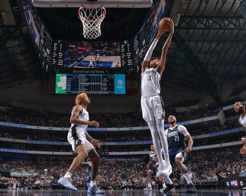 DALLAS, TX - OCTOBER 24: Victor Wembanyama #1 of the San Antonio Spurs rebounds during the game against the Dallas Mavericks on October 24, 2024 at the American Airlines Center in Dallas, Texas. NOTE TO USER: User expressly acknowledges and agrees that, by downloading and or using this photograph, User is consenting to the terms and conditions of the Getty Images License Agreement. Mandatory Copyright Notice: Copyright 2024 NBAE (Photo by Glenn James/NBAE via Getty Images)