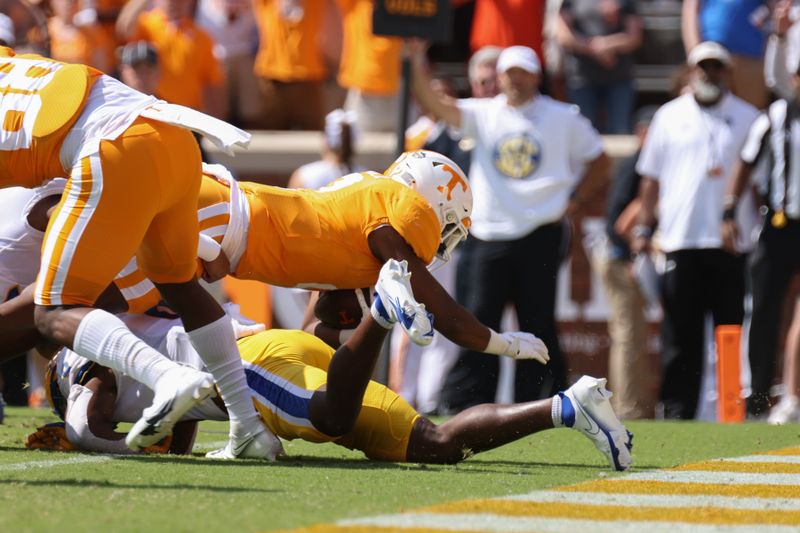 Sep 11, 2021; Knoxville, Tennessee, USA; Tennessee Volunteers running back Jabari Small (2) dives for a touchdown against the Pittsburgh Panthers during the first quarter at Neyland Stadium. Mandatory Credit: Randy Sartin-USA TODAY Sports