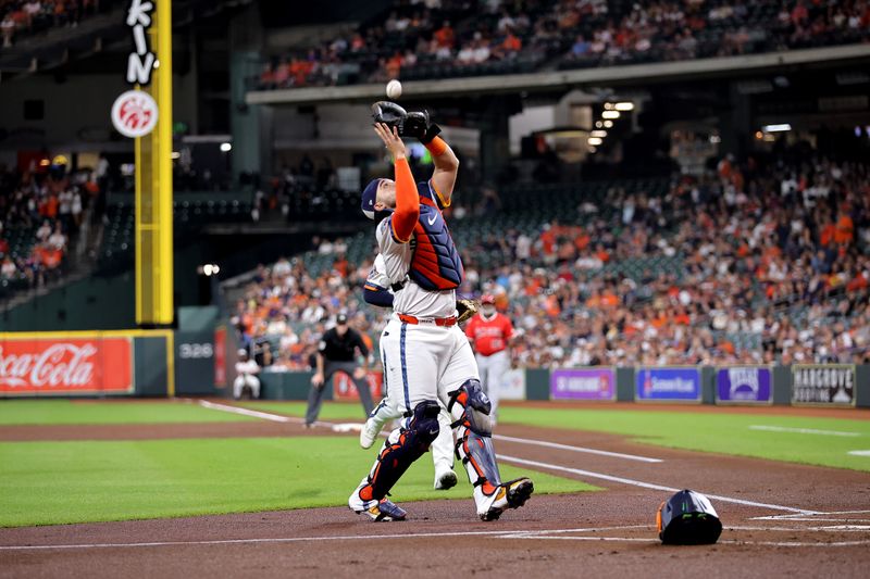 Sep 1, 2025; Houston, Texas, USA; Houston Astros catcher Yainer Diaz (21) catches a fly ball for an out against the Los Angeles Angels during the first inning at Daikin Park. Mandatory Credit: Erik Williams-Imagn Images