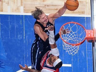 ORLANDO, FL - DECEMBER 1: Moritz Wagner #21 of the Orlando Magic drives to the basket during the game against the Washington Wizards on December 1, 2023 at the Amway Center in Orlando, Florida. NOTE TO USER: User expressly acknowledges and agrees that, by downloading and or using this photograph, User is consenting to the terms and conditions of the Getty Images License Agreement. Mandatory Copyright Notice: Copyright 2023 NBAE (Photo by Fernando Medina/NBAE via Getty Images)