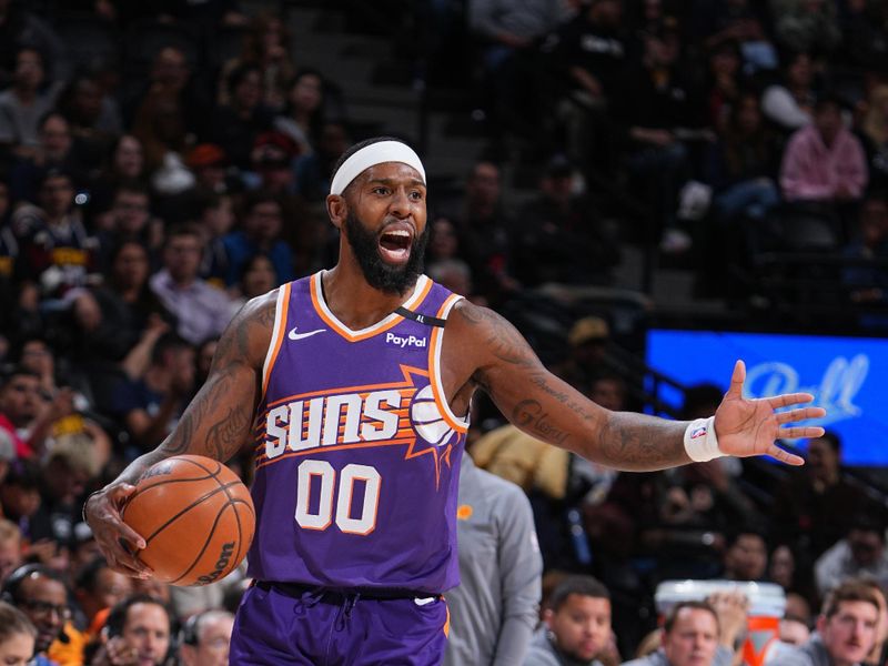 DENVER, CO - OCTOBER 13: Royce O'Neale #00 of the Phoenix Suns looks on during the game against the Denver Nuggets on October 13, 2024 at Ball Arena in Denver, Colorado. NOTE TO USER: User expressly acknowledges and agrees that, by downloading and/or using this Photograph, user is consenting to the terms and conditions of the Getty Images License Agreement. Mandatory Copyright Notice: Copyright 2024 NBAE (Photo by Garrett Ellwood/NBAE via Getty Images)