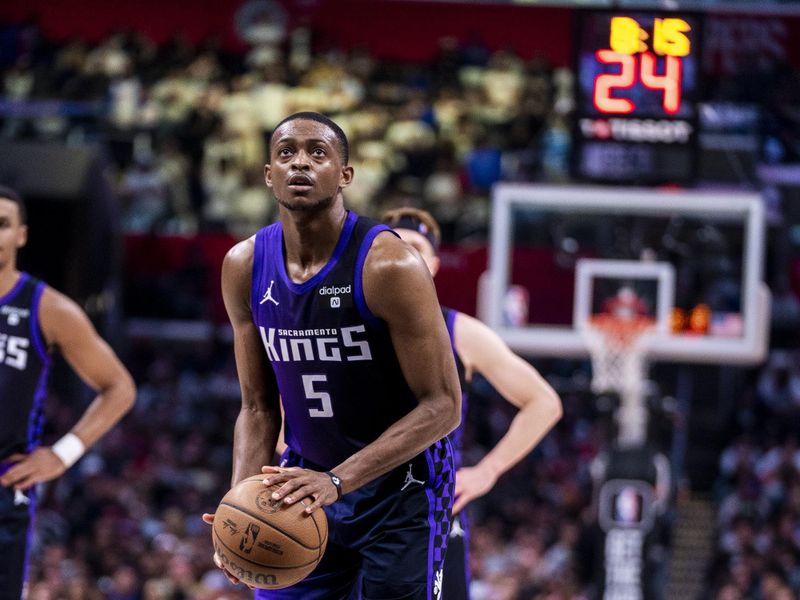 LOS ANGELES, CA - FEBRUARY 25: De'Aaron Fox #5 of the Sacramento Kings shoots a free throw during the game against the LA Clippers on February 25, 2024 at Crypto.Com Arena in Los Angeles, California. NOTE TO USER: User expressly acknowledges and agrees that, by downloading and/or using this Photograph, user is consenting to the terms and conditions of the Getty Images License Agreement. Mandatory Copyright Notice: Copyright 2024 NBAE (Photo by Tyler Ross/NBAE via Getty Images)