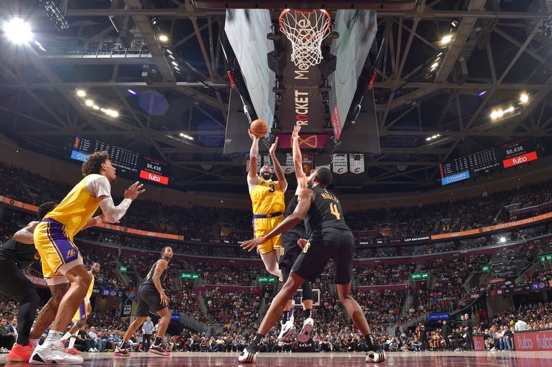 CLEVELAND, OH - OCTOBER 30: Anthony Davis #3 of the Los Angeles Lakers shoots the ball during the game against the Cleveland Cavaliers on October 30, 2024 at Rocket Mortgage FieldHouse in Cleveland, Ohio. NOTE TO USER: User expressly acknowledges and agrees that, by downloading and/or using this Photograph, user is consenting to the terms and conditions of the Getty Images License Agreement. Mandatory Copyright Notice: Copyright 2024 NBAE (Photo by David Liam Kyle/NBAE via Getty Images)