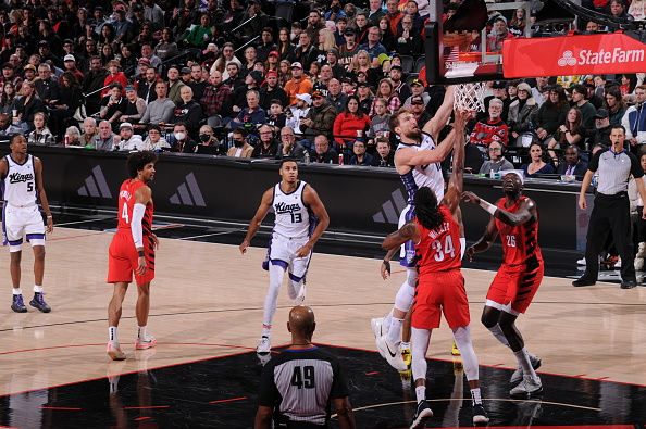 PORTLAND, OR - DECEMBER 26: Domantas Sabonis #10 of the Sacramento Kings drives to the basket during the game against the Portland Trail Blazers on December 26, 2023 at the Moda Center Arena in Portland, Oregon. NOTE TO USER: User expressly acknowledges and agrees that, by downloading and or using this photograph, user is consenting to the terms and conditions of the Getty Images License Agreement. Mandatory Copyright Notice: Copyright 2023 NBAE (Photo by Cameron Browne/NBAE via Getty Images)