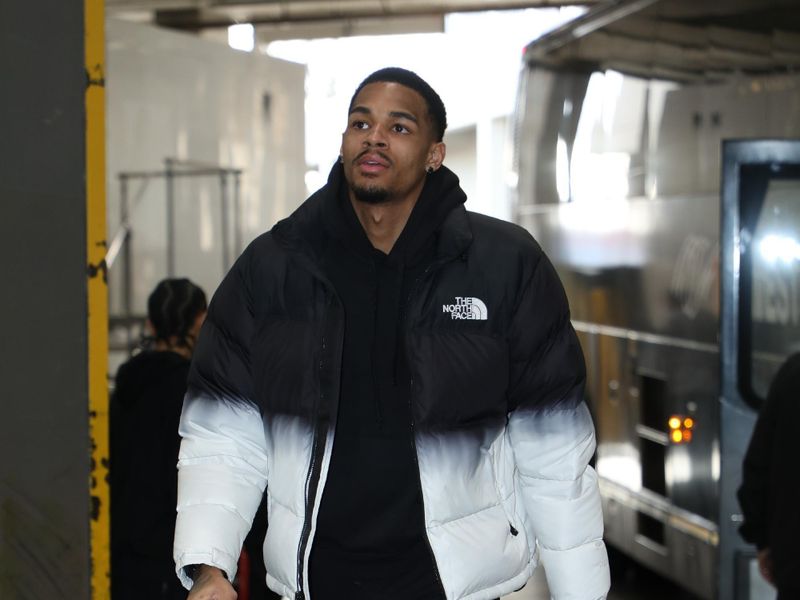 PORTLAND, OR - MARCH 13:  Dejounte Murray #5 of the Atlanta Hawks arrives to the arena before the game on March 13, 2024 at the Moda Center Arena in Portland, Oregon. NOTE TO USER: User expressly acknowledges and agrees that, by downloading and or using this photograph, user is consenting to the terms and conditions of the Getty Images License Agreement. Mandatory Copyright Notice: Copyright 2024 NBAE (Photo by Cameron Browne/NBAE via Getty Images)