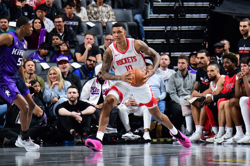 SACRAMENTO, CA - DECEMBER 3: Jabari Smith Jr. #10 of the Houston Rockets handles the ball during the game against the Sacramento Kings during the Emirates NBA Cup game on December 3, 2024 at Golden 1 Center in Sacramento, California. NOTE TO USER: User expressly acknowledges and agrees that, by downloading and or using this Photograph, user is consenting to the terms and conditions of the Getty Images License Agreement. Mandatory Copyright Notice: Copyright 2024 NBAE (Photo by Adam Pantozzi/NBAE via Getty Images)