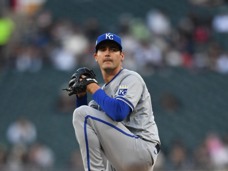 Apr 15, 2024; Chicago, Illinois, USA; Kansas City Royals starting pitcher Seth Lugo pitches during the first inning against the Chicago White Sox at Guaranteed Rate Field. Mandatory Credit: Patrick Gorski-USA TODAY Sports