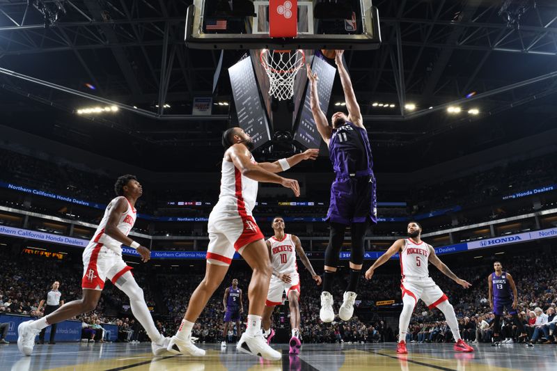 SACRAMENTO, CA - DECEMBER 3: Domantas Sabonis #11 of the Sacramento Kings drives to the basket during the game against the Houston Rockets during the Emirates NBA Cup game on December 3, 2024 at Golden 1 Center in Sacramento, California. NOTE TO USER: User expressly acknowledges and agrees that, by downloading and or using this Photograph, user is consenting to the terms and conditions of the Getty Images License Agreement. Mandatory Copyright Notice: Copyright 2024 NBAE (Photo by Adam Pantozzi/NBAE via Getty Images)