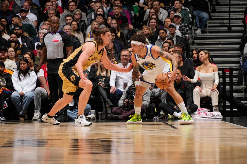 TORONTO, CANADA - MARCH 1:  Kelly Olynyk #41 of the Toronto Raptor plays defense during the game  against Lester Quinones #25 of the Golden State Warriors on March 1, 2024 at the Scotiabank Arena in Toronto, Ontario, Canada.  NOTE TO USER: User expressly acknowledges and agrees that, by downloading and or using this Photograph, user is consenting to the terms and conditions of the Getty Images License Agreement.  Mandatory Copyright Notice: Copyright 2024 NBAE (Photo by Mark Blinch/NBAE via Getty Images)