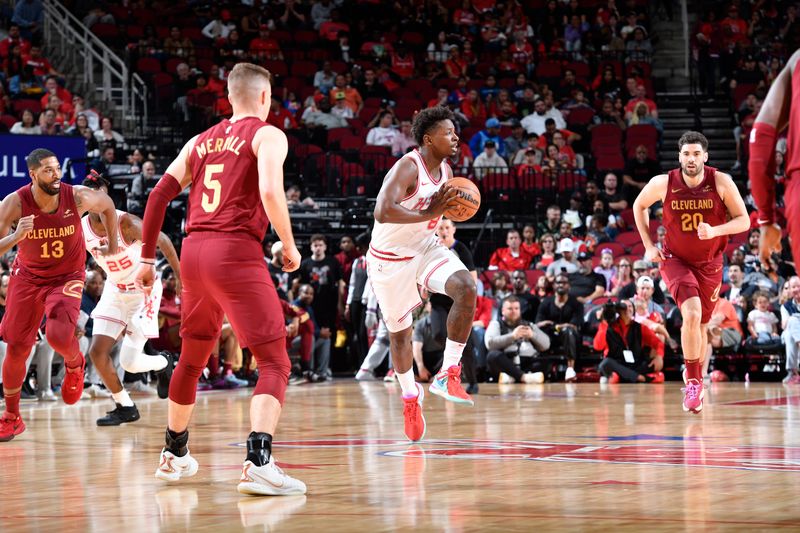 HOUSTON, TX - MARCH 16:  Jae'Sean Tate #8 of the Houston Rockets looks to pass the ball during the game against the Cleveland Cavaliers on March 16, 2023 at the Toyota Center in Houston, Texas. NOTE TO USER: User expressly acknowledges and agrees that, by downloading and or using this photograph, User is consenting to the terms and conditions of the Getty Images License Agreement. Mandatory Copyright Notice: Copyright 2024 NBAE (Photo by Logan Riely/NBAE via Getty Images)