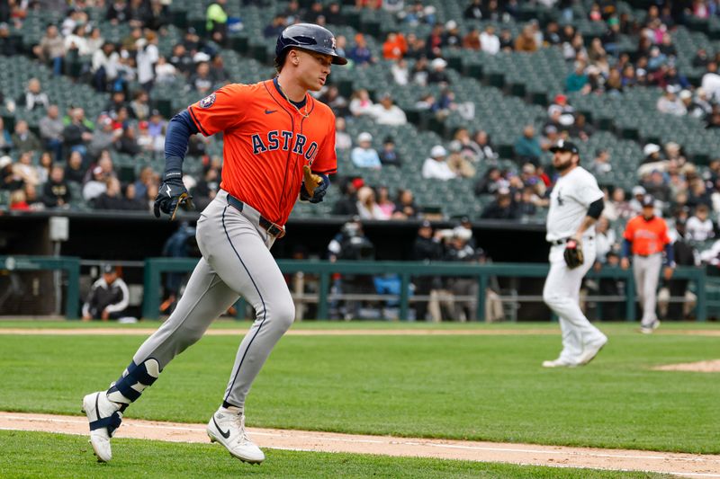 May 4, 2025; Chicago, Illinois, USA; Houston Astros right fielder Zach Dezenzo (9) runs after hitting a two-run home run against the Chicago White Sox during the fifth inning at Rate Field. Mandatory Credit: Kamil Krzaczynski-Imagn Images