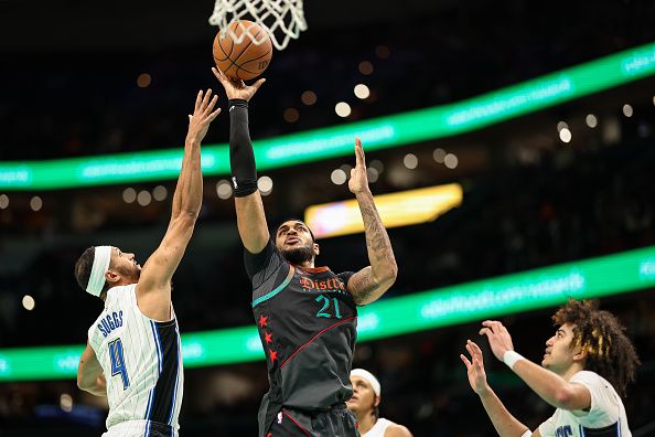 WASHINGTON, DC - DECEMBER 26: Daniel Gafford #21 of the Washington Wizards shoots the ball against Jalen Suggs #4 of the Orlando Magic during the second half at Capital One Arena on December 26, 2023 in Washington, DC. NOTE TO USER: User expressly acknowledges and agrees that, by downloading and or using this photograph, User is consenting to the terms and conditions of the Getty Images License Agreement. (Photo by Scott Taetsch/Getty Images)