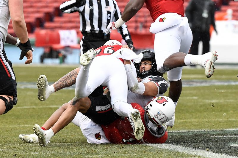 Louisville Cardinals Dominate Cincinnati Bearcats at Fenway Park in Football Showdown