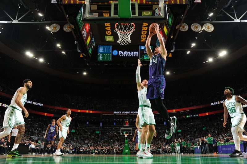 BOSTON, MA - NOVEMBER 28: Mason Plumlee #24 of the Charlotte Hornets drives to the basket during the game against the Boston Celtics on November 28, 2022 at the TD Garden in Boston, Massachusetts.  NOTE TO USER: User expressly acknowledges and agrees that, by downloading and or using this photograph, User is consenting to the terms and conditions of the Getty Images License Agreement. Mandatory Copyright Notice: Copyright 2022 NBAE  (Photo by Brian Babineau/NBAE via Getty Images)