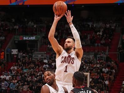 MIAMI, FL - DECEMBER 8: Max Strus #1 of the Cleveland Cavaliers shoots the ball during the game against the Miami Heat on December 8, 2023 at Kaseya Center in Miami, Florida. NOTE TO USER: User expressly acknowledges and agrees that, by downloading and or using this Photograph, user is consenting to the terms and conditions of the Getty Images License Agreement. Mandatory Copyright Notice: Copyright 2023 NBAE (Photo by Issac Baldizon/NBAE via Getty Images)