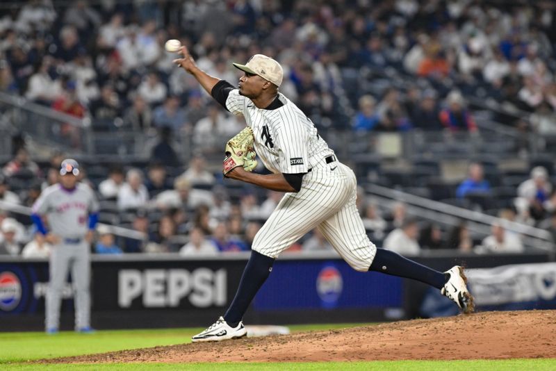 May 16, 2025; Bronx, New York, USA; New York Yankees pitcher Yerry De los Santos (73) pitches against the New York Mets during the ninth inning at Yankee Stadium. Mandatory Credit: John Jones-Imagn Images