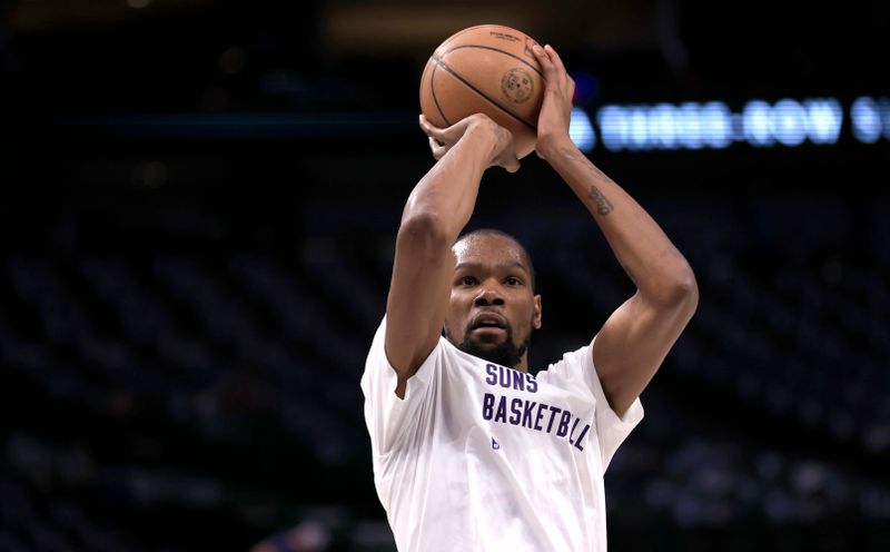 DALLAS, TX - FEBRUARY 22: Kevin Durant #35 of the Phoenix Suns warms up before the game against the Dallas Mavericks at American Airlines Center on February 22, 2024 in Dallas, Texas. NOTE TO USER: User expressly acknowledges and agrees that, by downloading and or using this photograph, User is consenting to the terms and conditions of the Getty Images License Agreement. (Photo by Ron Jenkins/Getty Images)