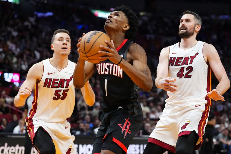 MIAMI, FLORIDA - JANUARY 08: Amen Thompson #1 of the Houston Rockets drives to the basket against the Miami Heat during the second half at Kaseya Center on January 08, 2024 in Miami, Florida. NOTE TO USER: User expressly acknowledges and agrees that, by downloading and or using this photograph, User is consenting to the terms and conditions of the Getty Images License Agreement. (Photo by Rich Storry/Getty Images)