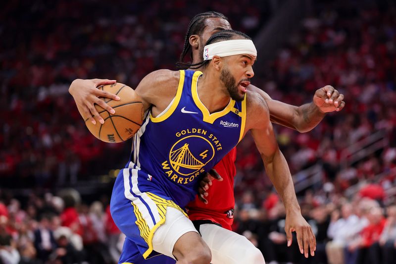 HOUSTON, TEXAS - APRIL 30: Moses Moody #4 of the Golden State Warriors drives to the basket against Tari Eason #17 of the Houston Rockets during the third quarter in Game Five of the Western Conference First Round NBA Playoffs at Toyota Center on April 30, 2025 in Houston, Texas. NOTE TO USER: User expressly acknowledges and agrees that, by downloading and or using this photograph, User is consenting to the terms and conditions of the Getty Images License Agreement. (Photo by Alex Slitz/Getty Images)