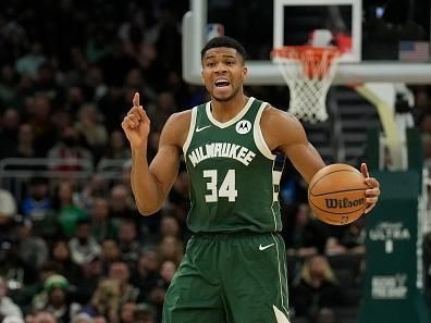 MILWAUKEE, WISCONSIN - OCTOBER 30: Giannis Antetokounmpo #34 of the Milwaukee Bucks dribbles the ball against the Miami Heat during the first half at Fiserv Forum on October 30, 2023 in Milwaukee, Wisconsin. NOTE TO USER: User expressly acknowledges and agrees that, by downloading and or using this photograph, User is consenting to the terms and conditions of the Getty Images License Agreement. (Photo by Patrick McDermott/Getty Images)