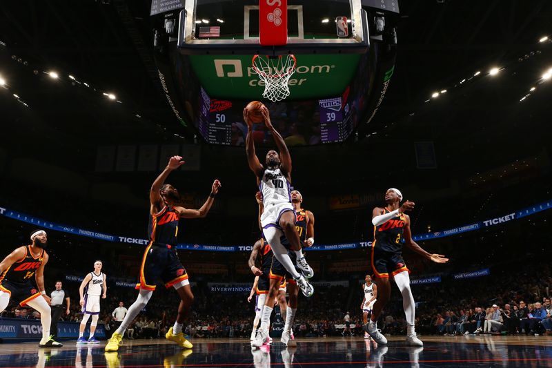 OKLAHOMA CITY, OK - FEBRUARY 11: Harrison Barnes #40 of the Sacramento Kings drives to the basket during the game against the Oklahoma City Thunder on February 11, 2024 at Paycom Arena in Oklahoma City, Oklahoma. NOTE TO USER: User expressly acknowledges and agrees that, by downloading and or using this photograph, User is consenting to the terms and conditions of the Getty Images License Agreement. Mandatory Copyright Notice: Copyright 2024 NBAE (Photo by Zach Beeker/NBAE via Getty Images)