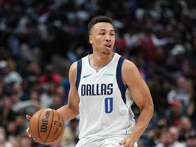 DALLAS, TX - NOVEMBER 1: Dante Exum #0 of the Dallas Mavericks dribbles the ball during the game against the Chicago Bulls on November 1, 2023 at the American Airlines Center in Dallas, Texas. NOTE TO USER: User expressly acknowledges and agrees that, by downloading and or using this photograph, User is consenting to the terms and conditions of the Getty Images License Agreement. Mandatory Copyright Notice: Copyright 2023 NBAE (Photo by Glenn James/NBAE via Getty Images)