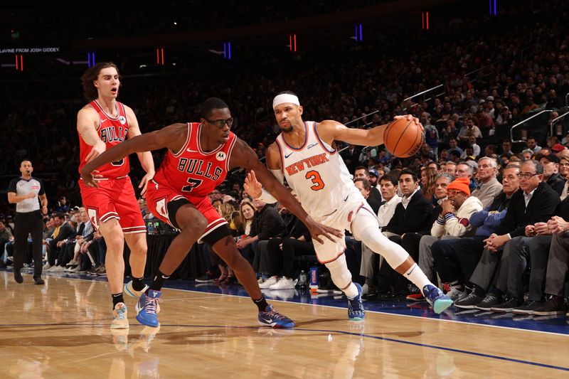 NEW YORK, NY - NOVEMBER 13: Josh Hart #3 of the New York Knicks handles the ball during the game against the Chicago Bulls on November 13, 2024 at Madison Square Garden in New York City, New York.  NOTE TO USER: User expressly acknowledges and agrees that, by downloading and or using this photograph, User is consenting to the terms and conditions of the Getty Images License Agreement. Mandatory Copyright Notice: Copyright 2024 NBAE  (Photo by Joe Murphy/NBAE via Getty Images)