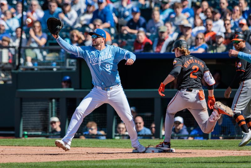 Apr 21, 2024; Kansas City, Missouri, USA; Kansas City Royals first base Vinnie Pasquantino (9) reaches for a throw to first as Baltimore Orioles shortstop Gunnar Henderson (2) reaches base during the ninth inning at Kauffman Stadium. Mandatory Credit: William Purnell-USA TODAY Sports