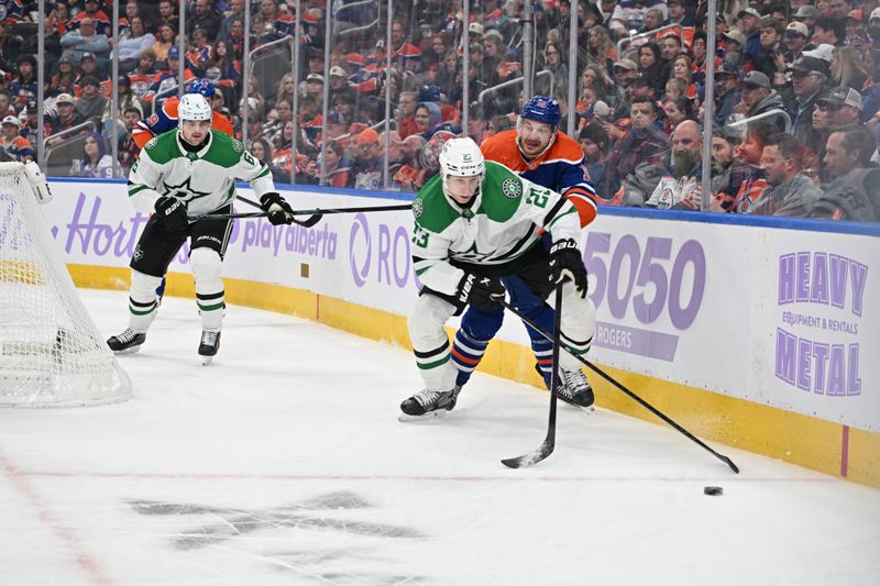 Nov 25, 2025; Edmonton, Alberta, CAN; Dallas Stars Stars defenceman Esa Lindell (23) and Edmonton Oilers centre  Zach Hyman (18) chase the puck during the first period at Rogers Place. Mandatory Credit: Walter Tychnowicz-Imagn Images