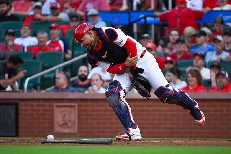 May 7, 2024; St. Louis, Missouri, USA;  St. Louis Cardinals catcher Willson Contreras (40) reacts after fracturing his left arm during the second inning against the New York Mets at Busch Stadium. Mandatory Credit: Jeff Curry-USA TODAY Sports