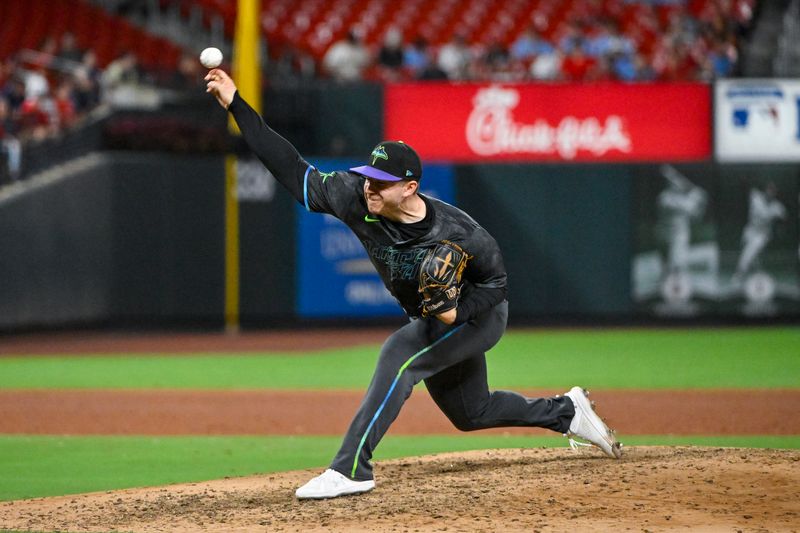 Aug 7, 2024; St. Louis, Missouri, USA;  Tampa Bay Rays relief pitcher Hunter Bigge (43) pitches against the St. Louis Cardinals during the sixth inning at Busch Stadium. Mandatory Credit: Jeff Curry-USA TODAY Sports