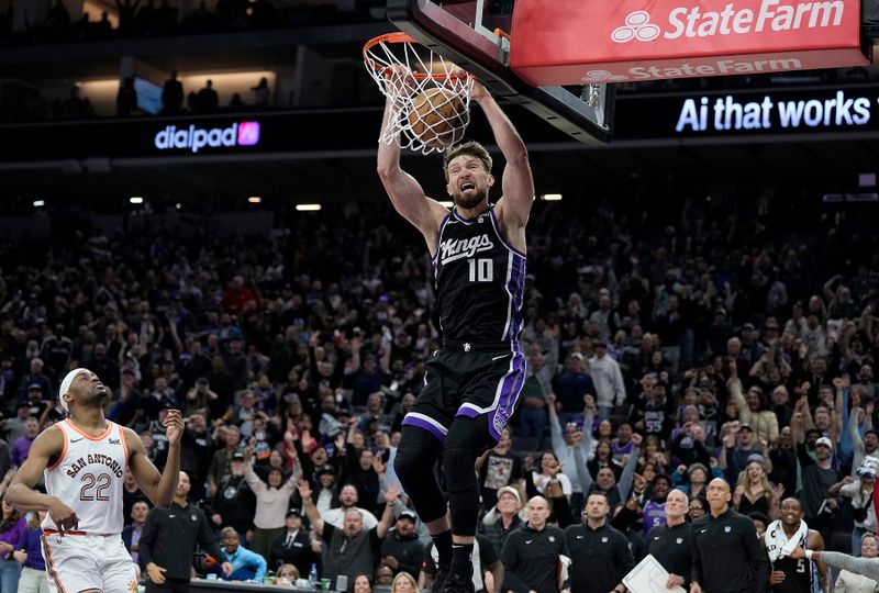 SACRAMENTO, CALIFORNIA - MARCH 07: Domantas Sabonis #10 of the Sacramento Kings slam dunks to give the Kings the lead against the San Antonio Spurs late in the second half at Golden 1 Center on March 07, 2024 in Sacramento, California. NOTE TO USER: User expressly acknowledges and agrees that, by downloading and or using this photograph, User is consenting to the terms and conditions of the Getty Images License Agreement. (Photo by Thearon W. Henderson/Getty Images)