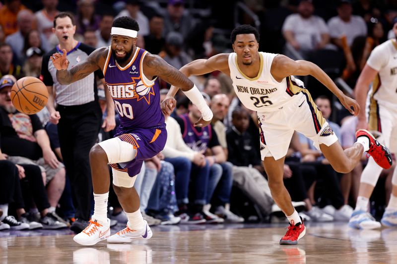 PHOENIX, ARIZONA - APRIL 07: Royce O'Neale #00 of the Phoenix Suns and Trey Murphy III #25 of the New Orleans Pelicans battle for a loose ball during the first half at Footprint Center on April 07, 2024 in Phoenix, Arizona. NOTE TO USER: User expressly acknowledges and agrees that, by downloading and or using this photograph, User is consenting to the terms and conditions of the Getty Images License Agreement.  (Photo by Chris Coduto/Getty Images)