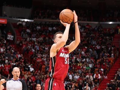 MIAMI, FL - DECEMBER 25:  Duncan Robinson #55 of the Miami Heat shoots the ball during the game against the Philadelphia 76ers on December 25, 2023 at Kaseya Center in Miami, Florida. NOTE TO USER: User expressly acknowledges and agrees that, by downloading and or using this Photograph, user is consenting to the terms and conditions of the Getty Images License Agreement. Mandatory Copyright Notice: Copyright 2023 NBAE (Photo by David Sherman/NBAE via Getty Images)