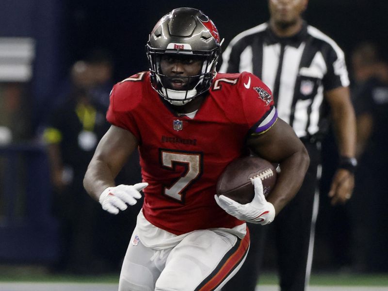 Tampa Bay Buccaneers running back Leonard Fournette (7) runs the ball during an NFL Football game in Arlington, Texas, Sunday, Sept. 11, 2022. (AP Photo/Michael Ainsworth)