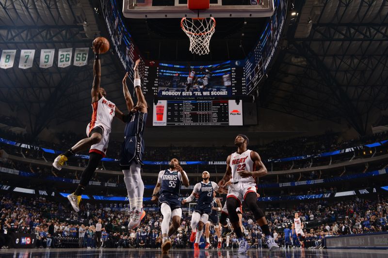 DALLAS, TX - MARCH 7: Jimmy Butler #22 of the Miami Heat drives to the basket during the game against the Dallas Mavericks on March 7, 2024 at the American Airlines Center in Dallas, Texas. NOTE TO USER: User expressly acknowledges and agrees that, by downloading and or using this photograph, User is consenting to the terms and conditions of the Getty Images License Agreement. Mandatory Copyright Notice: Copyright 2024 NBAE (Photo by Glenn James/NBAE via Getty Images)